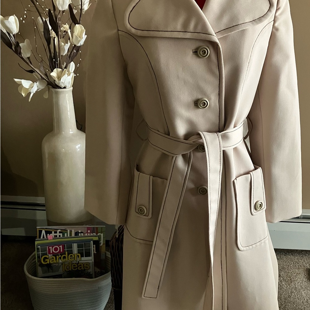 Vintage Juli de Roma, cream/tan, with dark brown stitching, belted trench
